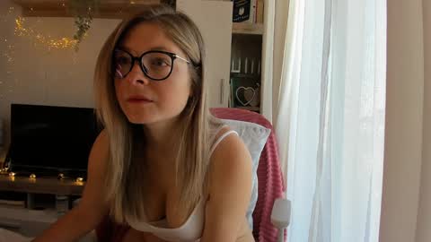 Vicky   online show from 12/12/24, 08:03