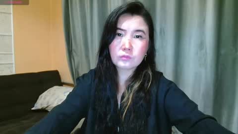 Snapshot of bet_lu chatting on 12/13/24, 01:04 Bet Lu online show from 12/13/24, 01:04