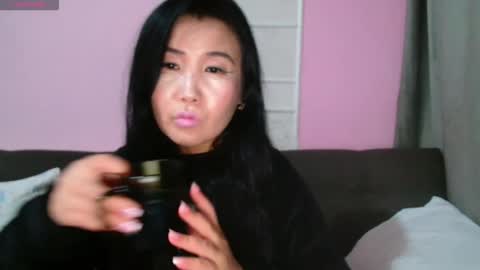 Snapshot of bet_lu chatting on 10/15/25, 08:53 Bet Lu online show from 10/15/25, 08:53