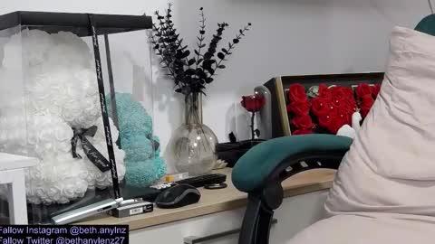 bethanylenz2 online show from 11/22/25, 09:14