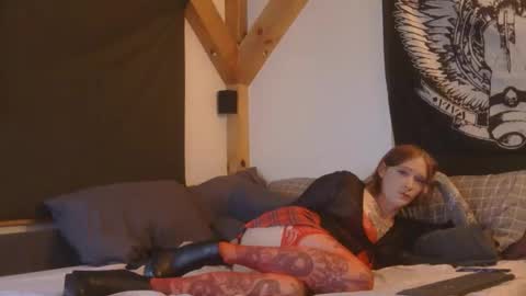 Snapshot of betsybradcock chatting on 10/29/25, 02:25 Betsy online show from 10/29/25, 02:25