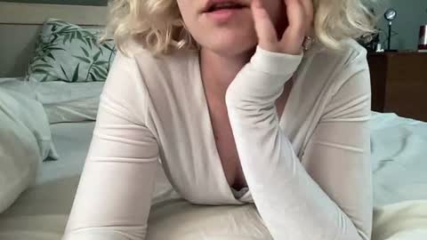 Snapshot of betteketty chatting on 07/16/26, 08:42 Bette online show from 07/16/26, 08:42