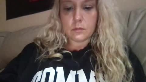 Snapshot of betteroffdeadduh chatting on 02/02/25, 12:09 that one bitch3 online show from 02/02/25, 12:09