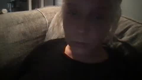 Snapshot of betteroffdeadduh chatting on 09/18/25, 01:40 that one bitch3 online show from 09/18/25, 01:40