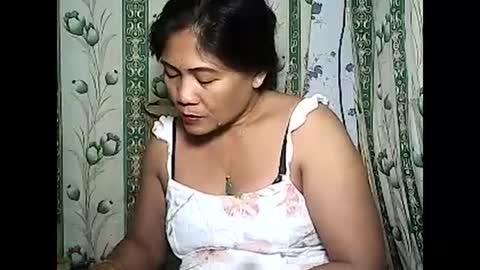 Snapshot of betty_83 chatting on 12/16/24, 11:44 betty_83 online show from 12/16/24, 11:44