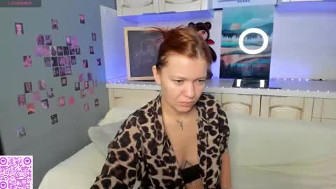 Snapshot of betty_baker1 chatting on 09/29/25, 02:38 Betty online show from 09/29/25, 02:38