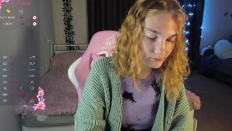 Snapshot of betty_witchy chatting on 01/03/25, 01:05 Dory make me happier online show from 01/03/25, 01:05