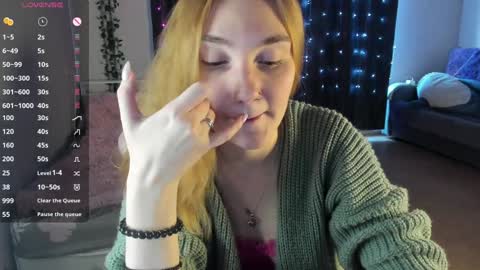 Snapshot of betty_witchy chatting on 02/03/25, 05:07 Dory make me happier online show from 02/03/25, 05:07