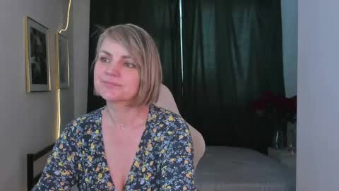 Snapshot of bettygibsonn chatting on 04/17/26, 08:39 Betty online show from 04/17/26, 08:39