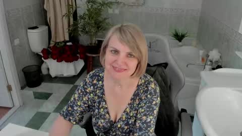 Snapshot of bettygibsonn chatting on 04/23/26, 05:30 Betty online show from 04/23/26, 05:30