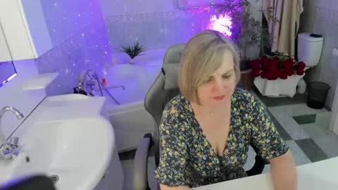 Snapshot of bettygibsonn chatting on 04/30/26, 08:31 Betty online show from 04/30/26, 08:31