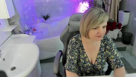 Snapshot of bettygibsonn chatting on 05/03/26, 01:22 Betty online show from 05/03/26, 01:22
