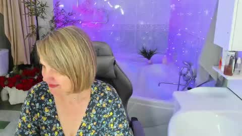 Snapshot of bettygibsonn chatting on 05/15/26, 08:43 Betty online show from 05/15/26, 08:43