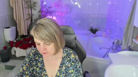 Snapshot of bettygibsonn chatting on 05/17/26, 01:14 Betty online show from 05/17/26, 01:14