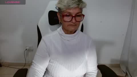 Snapshot of bety_cum3 chatting on 06/11/26, 12:32 bibiana online show from 06/11/26, 12:32