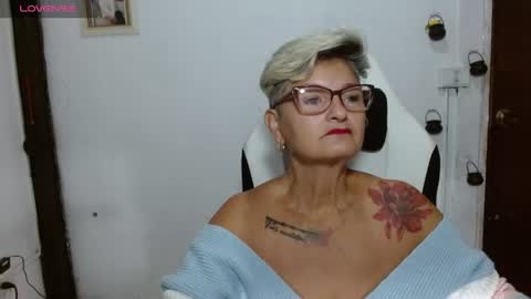 Snapshot of bety_cum3 chatting on 06/21/26, 10:51 bibiana online show from 06/21/26, 10:51
