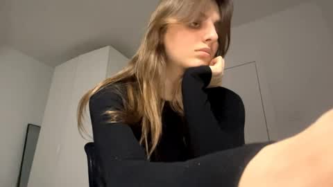 Snapshot of beulahweikert chatting on 05/04/26, 06:26 Lina online show from 05/04/26, 06:26