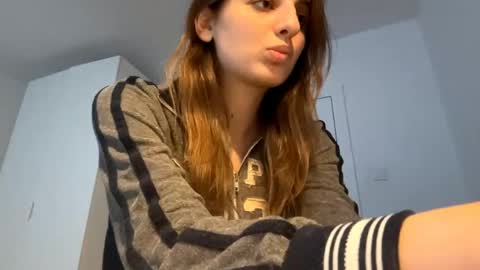 Snapshot of beulahweikert chatting on 05/05/26, 05:32 Lina online show from 05/05/26, 05:32