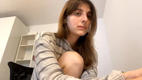 Snapshot of beulahweikert chatting on 05/28/26, 05:21 Lina online show from 05/28/26, 05:21