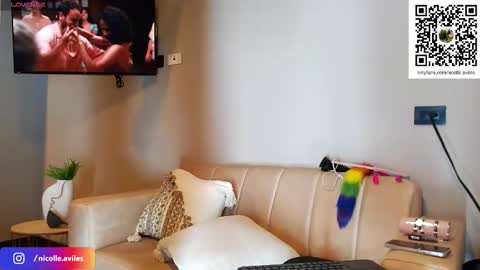 Nicolle Aviles online show from 11/03/25, 03:08