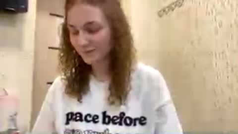 Sophie online show from 04/02/26, 08:34