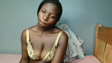 Snapshot of beverly_bay chatting on 05/19/26, 02:01 beverly online show from 05/19/26, 02:01