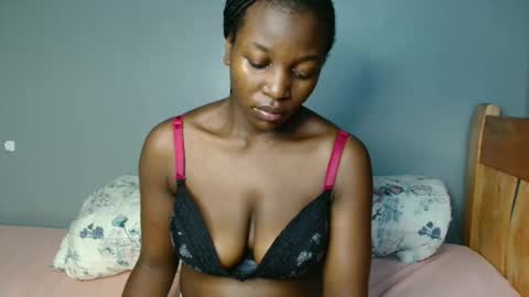 Snapshot of beverly_bay chatting on 05/30/26, 12:02 beverly online show from 05/30/26, 12:02
