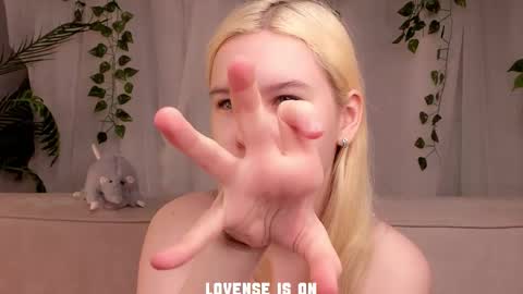 Eliz online show from 11/13/25, 01:04