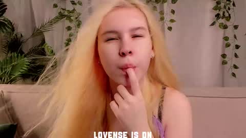 Eliz online show from 11/14/25, 01:04