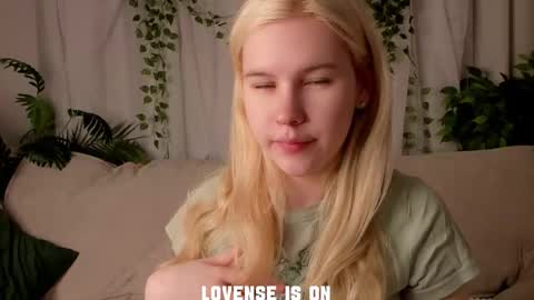 Eliz online show from 11/20/25, 01:39