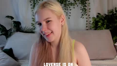 Eliz online show from 11/23/25, 01:49