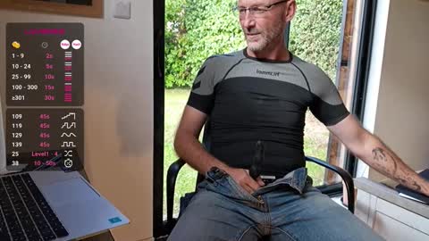 My name is David and if you like public exhibitions you wont be disappointed with me LoL - My favorite vibes is 44  online show from 09/23/25, 10:29