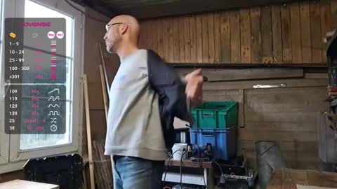 My name is David and if you like public exhibitions you wont be disappointed with me LoL - My favorite vibes is 44  online show from 10/26/25, 02:23