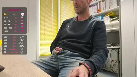 My name is David and if you like public exhibitions you wont be disappointed with me LoL - My favorite vibes is 44  online show from 11/24/25, 11:54