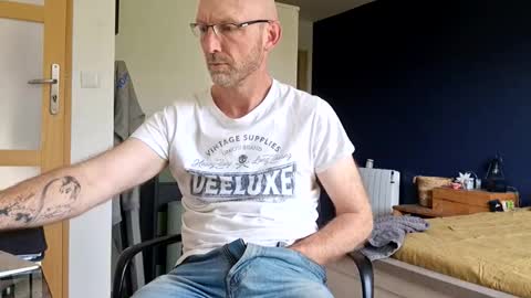 My name is David and if you like public exhibitions you wont be disappointed with me LoL - My favorite vibes is 44  online show from 03/23/26, 09:02