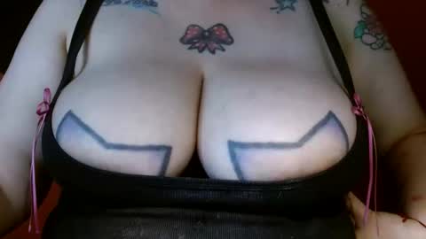 Snapshot of bianka_star_ chatting on 02/05/25, 03:52 bianca online show from 02/05/25, 03:52