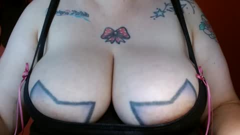 Snapshot of bianka_star_ chatting on 02/18/25, 03:43 bianca online show from 02/18/25, 03:43