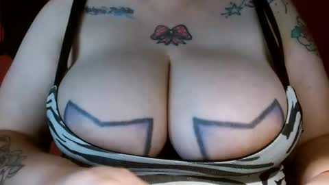 Snapshot of bianka_star_ chatting on 03/06/25, 01:03 bianca online show from 03/06/25, 01:03