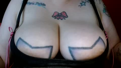 Snapshot of bianka_star_ chatting on 09/30/25, 02:00 bianca online show from 09/30/25, 02:00