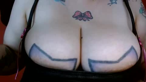 Snapshot of bianka_star_ chatting on 10/27/25, 02:21 bianca online show from 10/27/25, 02:21