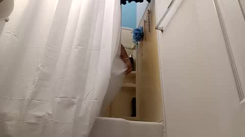 bibottom68942 online show from 10/17/25, 11:46