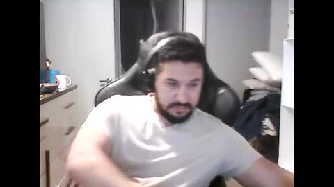 latinBoyHuge online show from 12/11/24, 05:48