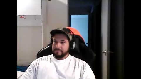 latinBoyHuge online show from 10/24/25, 06:04