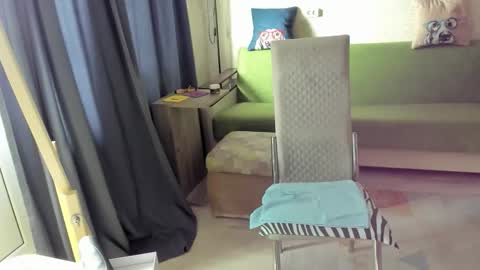 mom online show from 04/17/26, 03:42