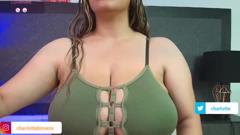 Snapshot of big_tits_in_your_face chatting on 02/04/25, 08:06 Tell me Sophia  online show from 02/04/25, 08:06