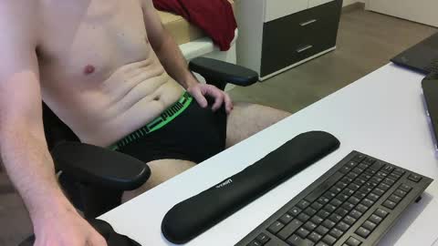 big_tobi_1 online show from 04/14/26, 05:57