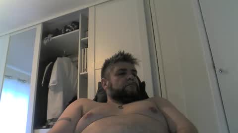 Snapshot of bigballs9289 chatting on 01/21/25, 10:19 bigballs9289 online show from 01/21/25, 10:19