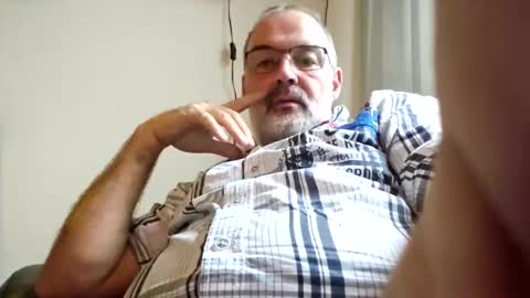 Snapshot of bigbibear88 chatting on 12/15/24, 01:43 bigbibear88 online show from 12/15/24, 01:43