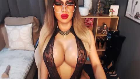 Loraine Cruz online show from 02/24/25, 08:36