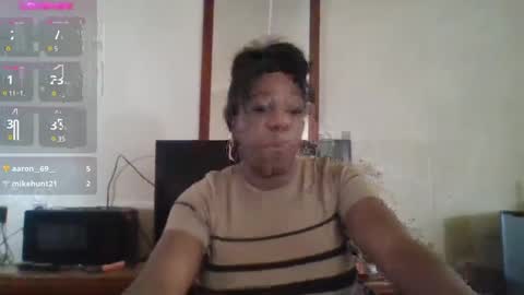 Snapshot of bigboobs_bouncin chatting on 12/27/24, 08:35 Ashley online show from 12/27/24, 08:35